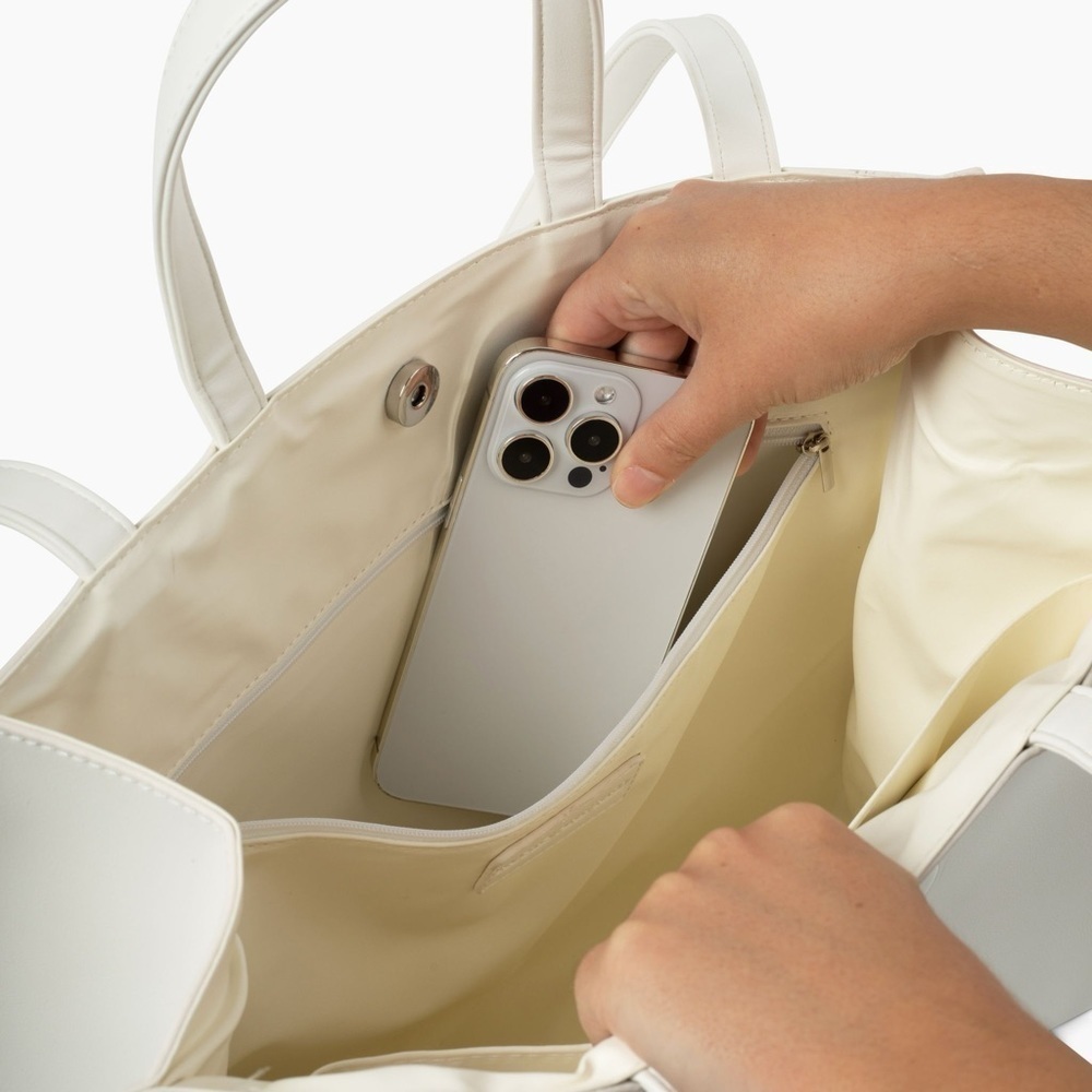NWT Mrs. Large White Bridal Tote Gift - Picture 7 of 10